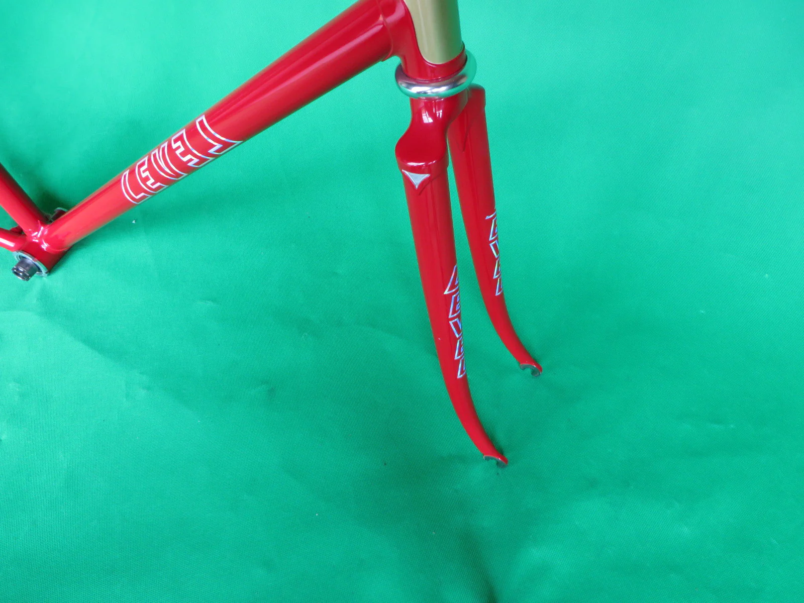 Level Red/Gold Two Tone (54.5cm) - Image 11