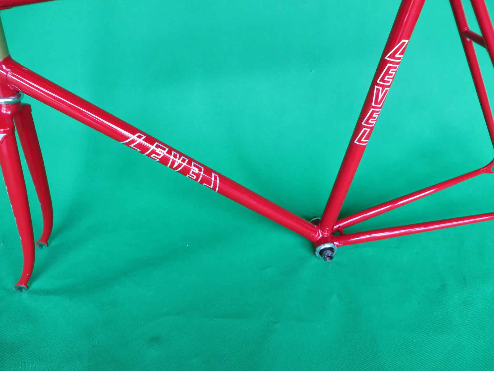 Level Red/Gold Two Tone (54.5cm) - Image 5