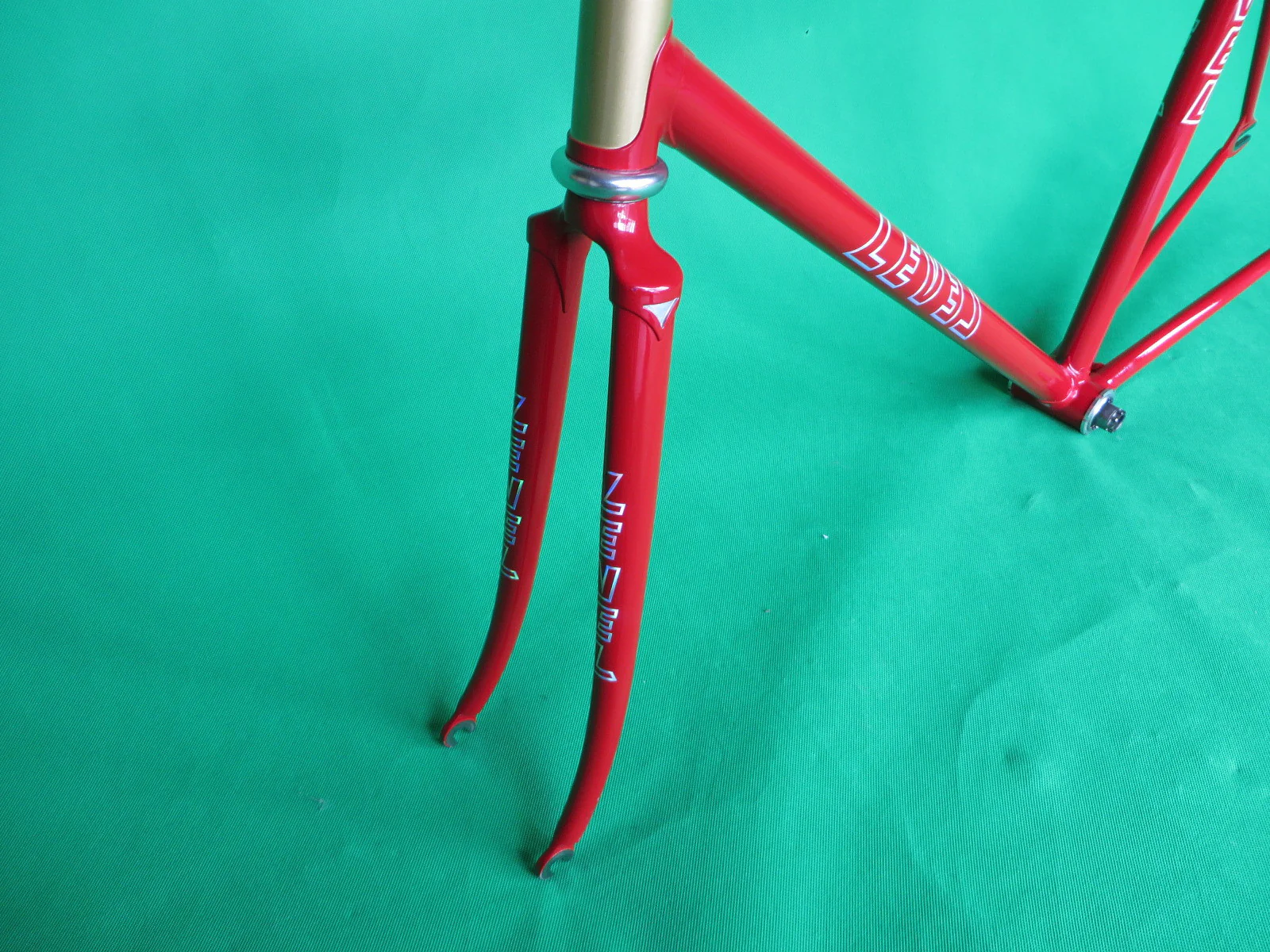 Level Red/Gold Two Tone (54.5cm) - Image 6