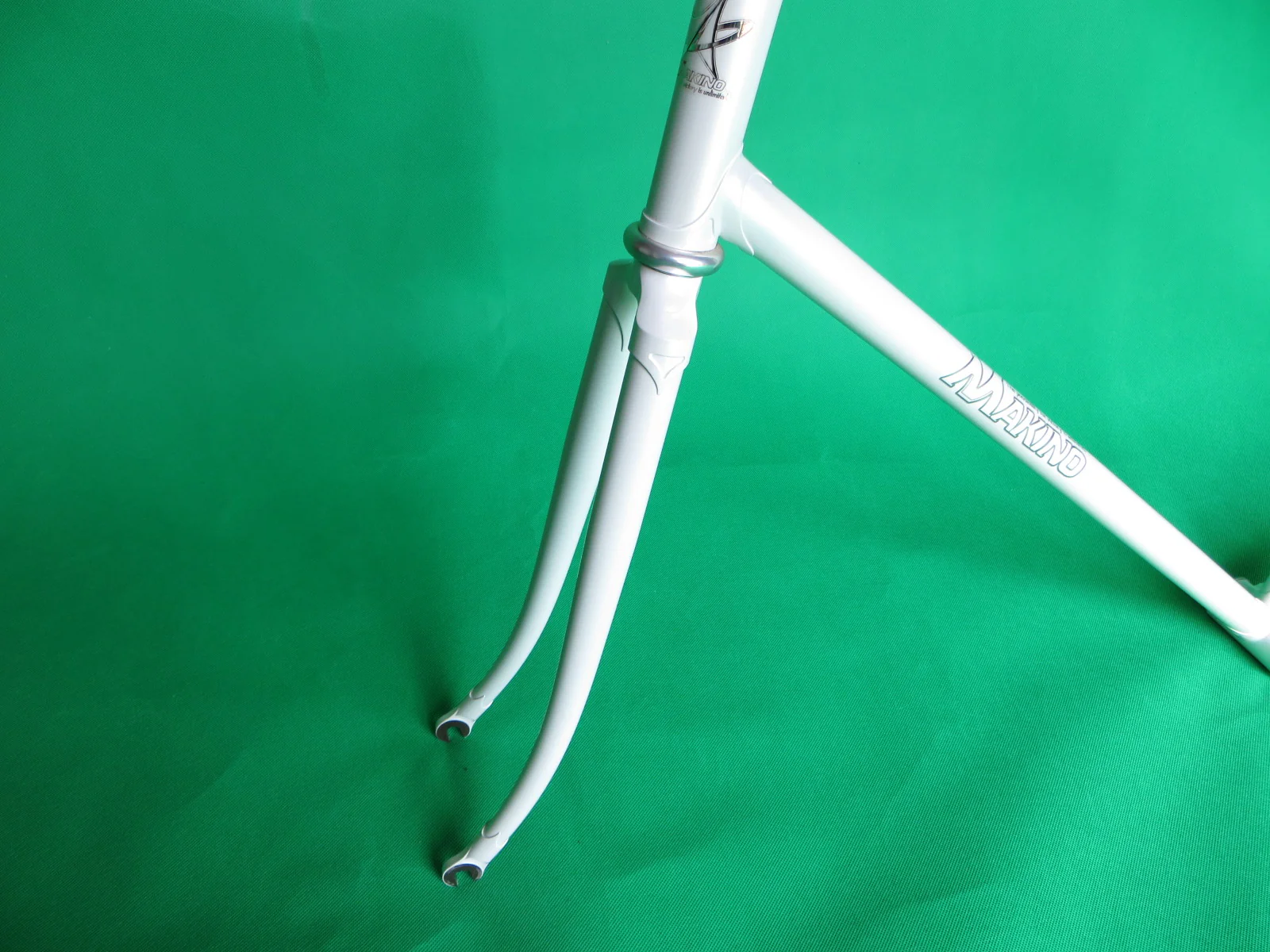 Makino // White 2013 // 53cm - Image 8