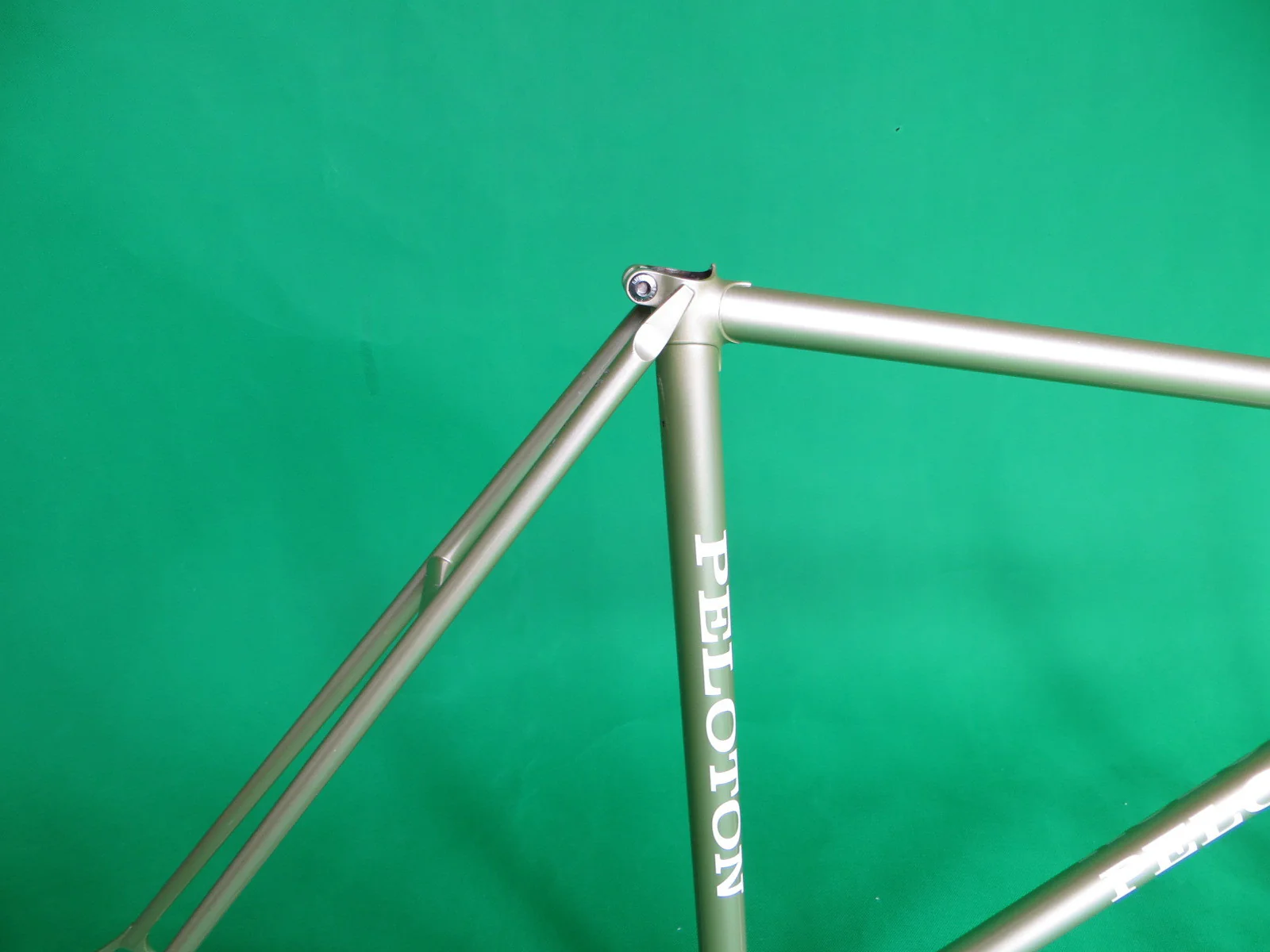 Peloton // Goldish-Silver // Sloping // 53cm - Image 5