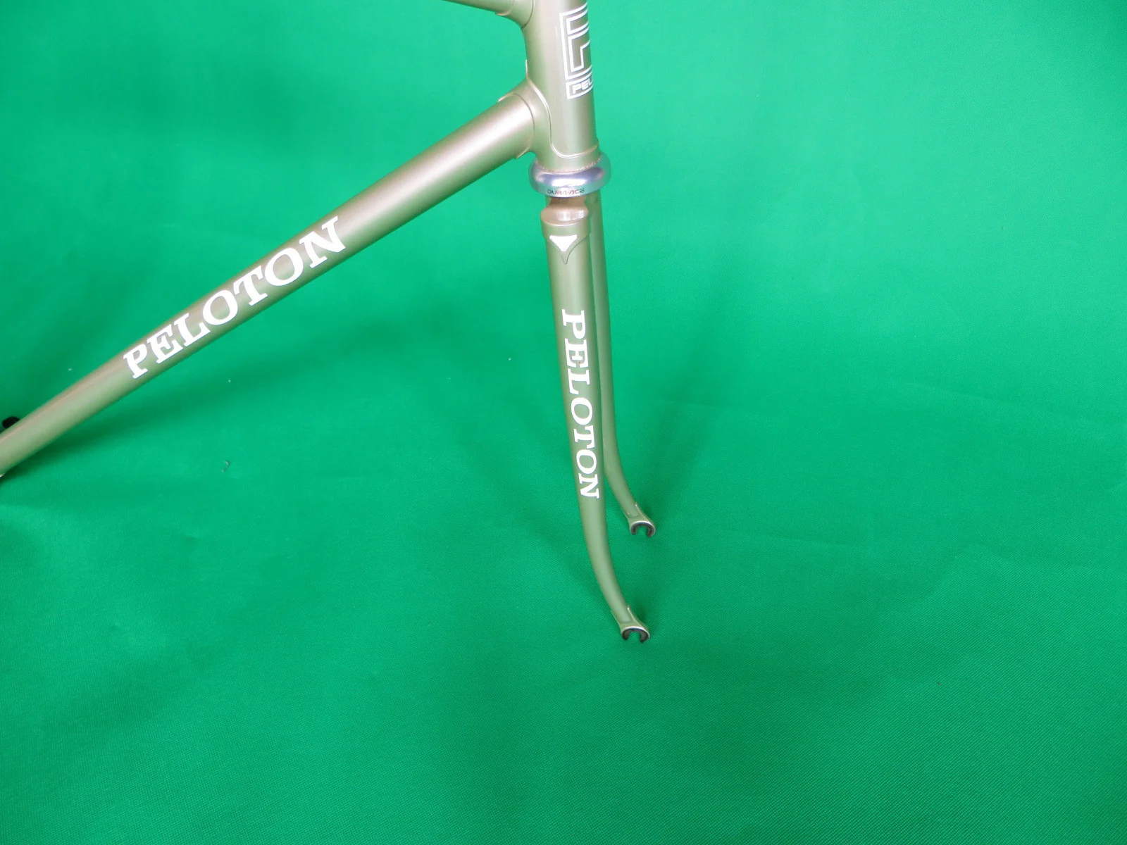 Peloton // Goldish-Silver // Sloping // 53cm - Image 6