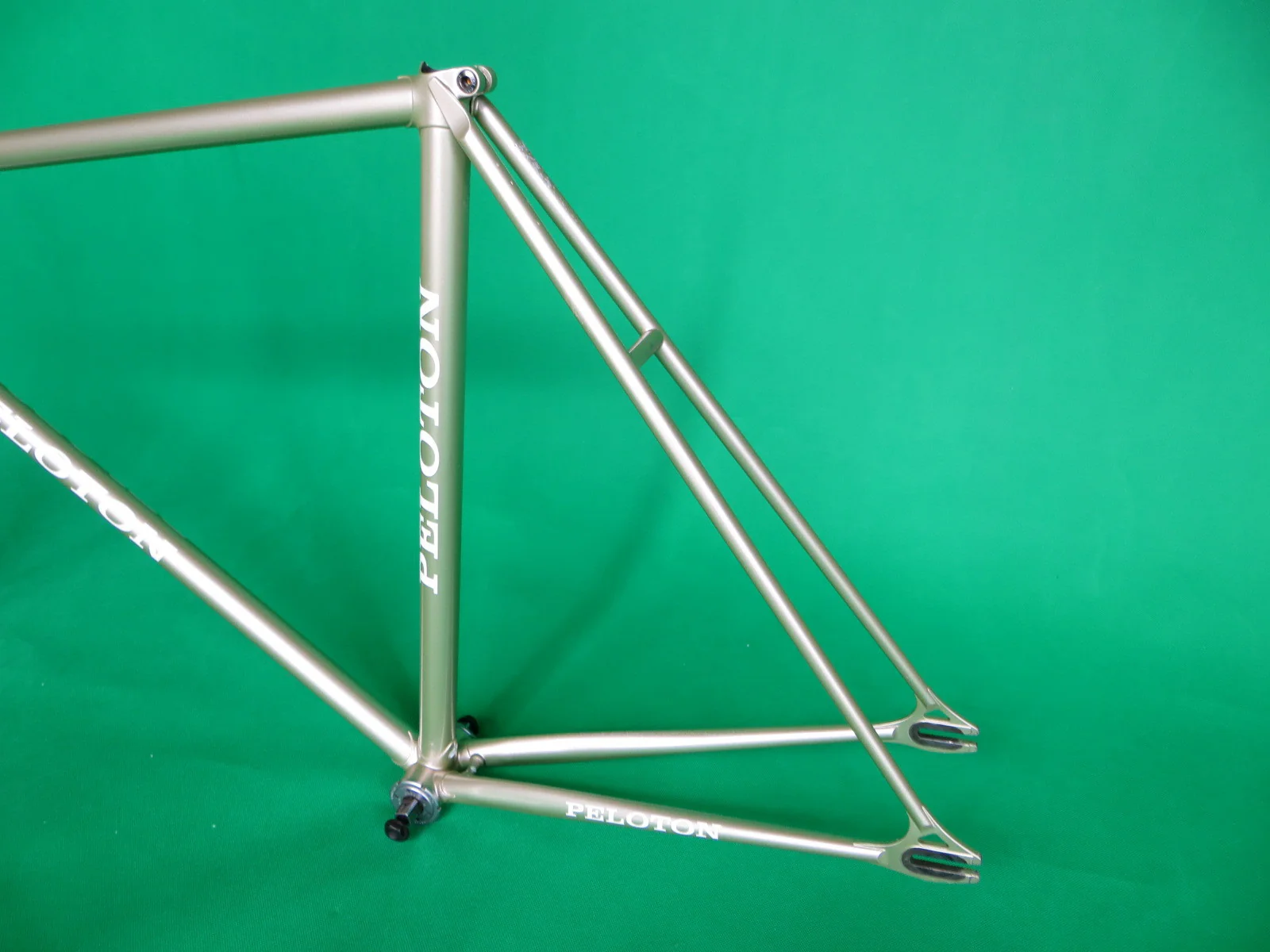 Peloton // Goldish-Silver // Sloping // 53cm - Image 8