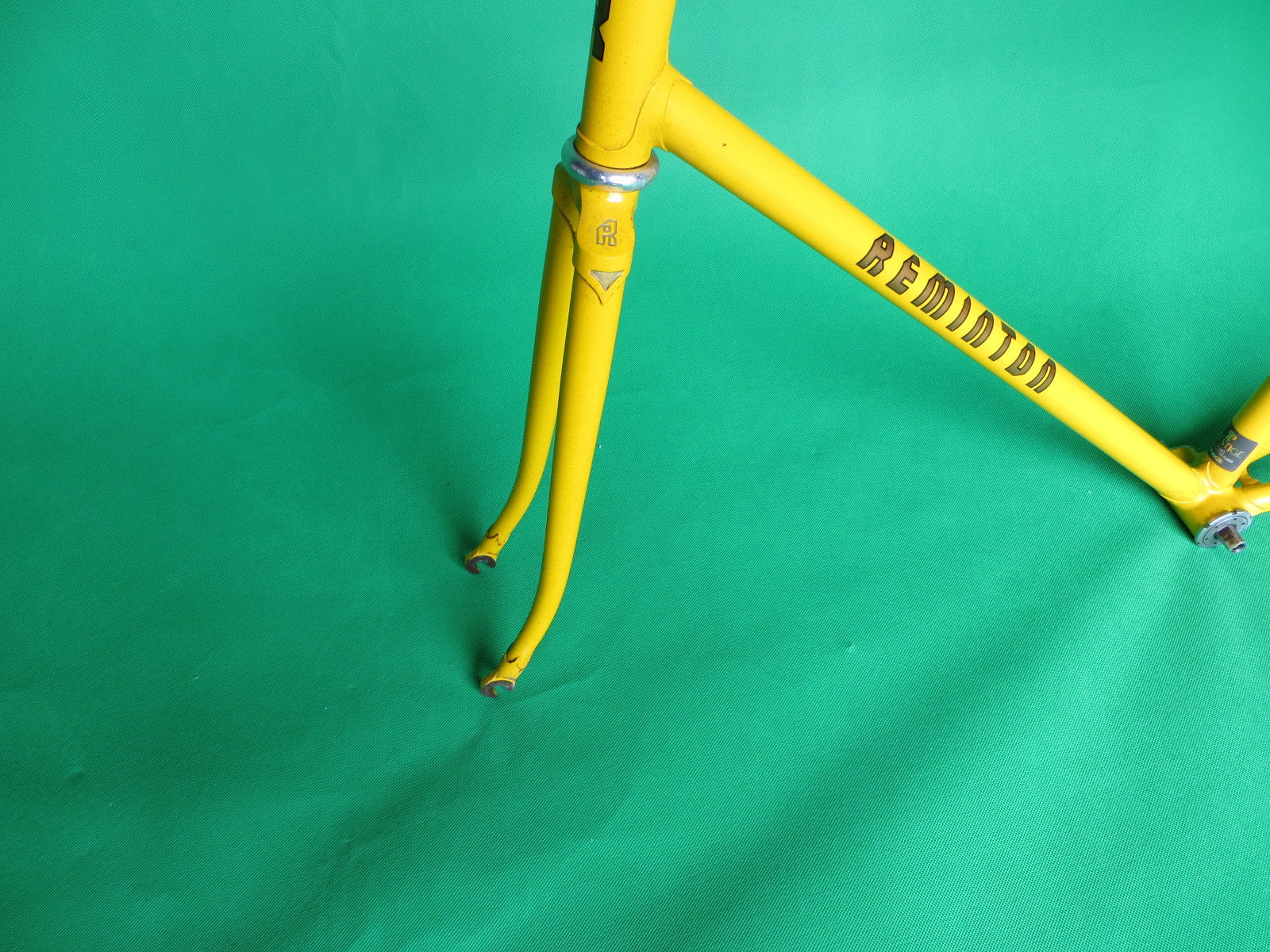 Reminton // Yellow & Gold Flake '97 // 51.5cm - Image 11