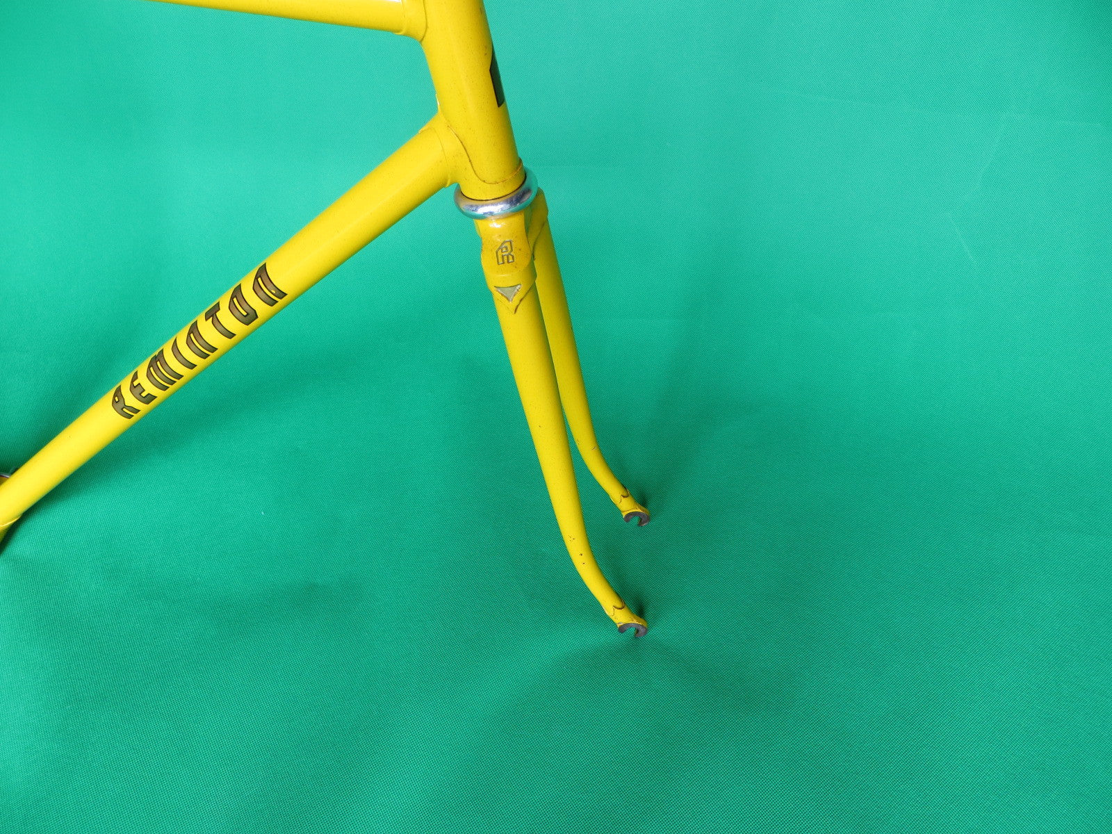 Reminton // Yellow & Gold Flake '97 // 51.5cm - Image 6